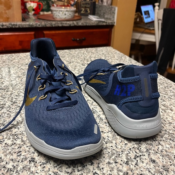 University of Pitt Nike tennis shoes - Picture 2 of 6